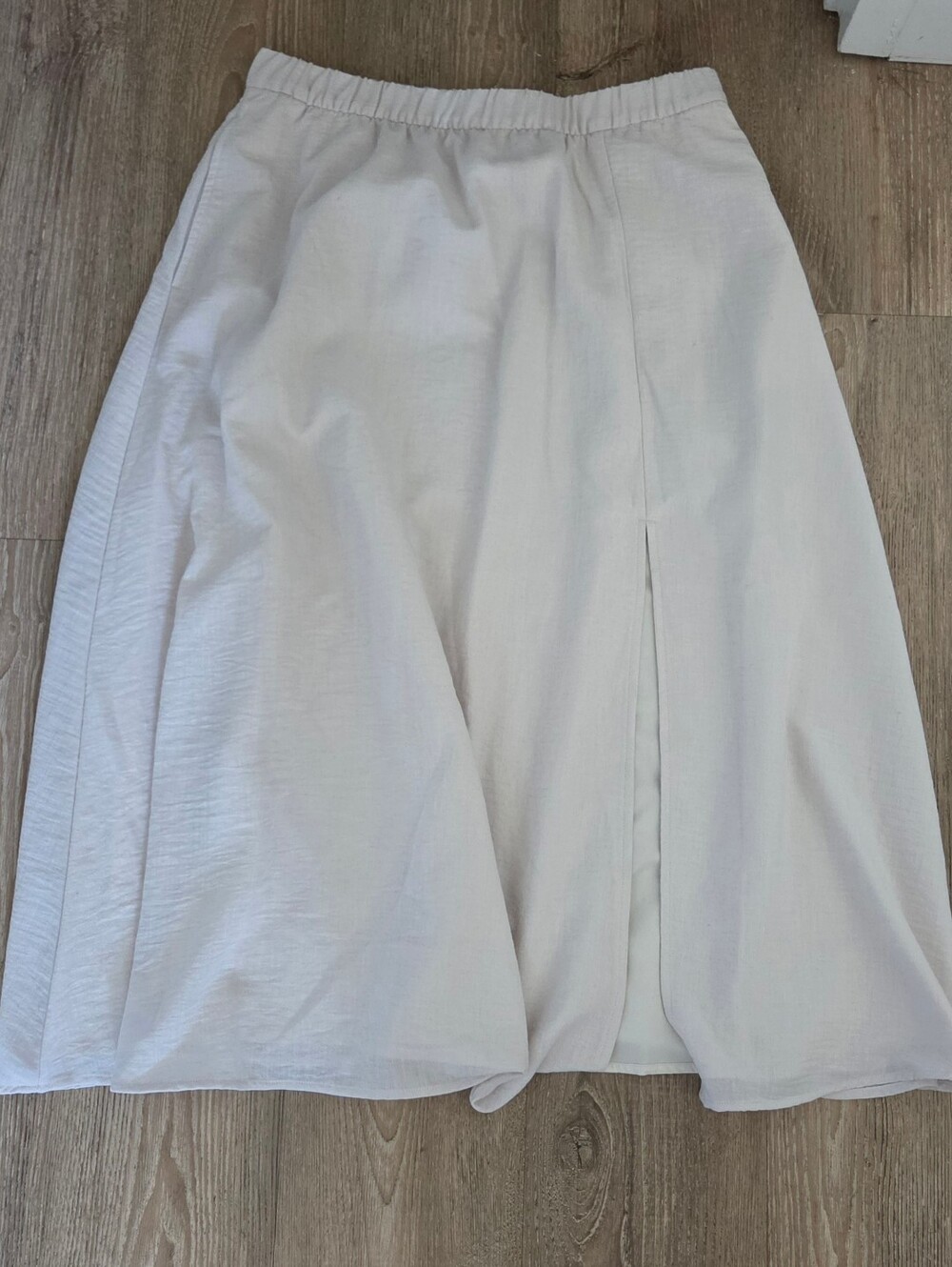 ✨ Reitmans Cream Linen-Look Midi Skirt with Side Slit & Pockets ✨ - Picture 2 of 4
